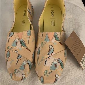 Toms Alpargatas in kissy bird print size 9